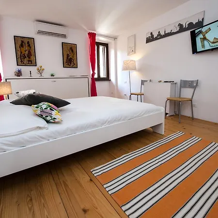 Guest Dall Antiquario Apartamento