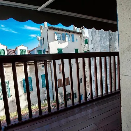 Guest Dall Antiquario Apartment *